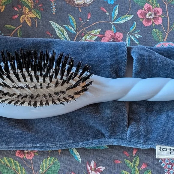 La Bonne Brosse No. 1 Small Hair Brush In Light Blue with Velvet Pouch, EUC - Picture 5 of 9